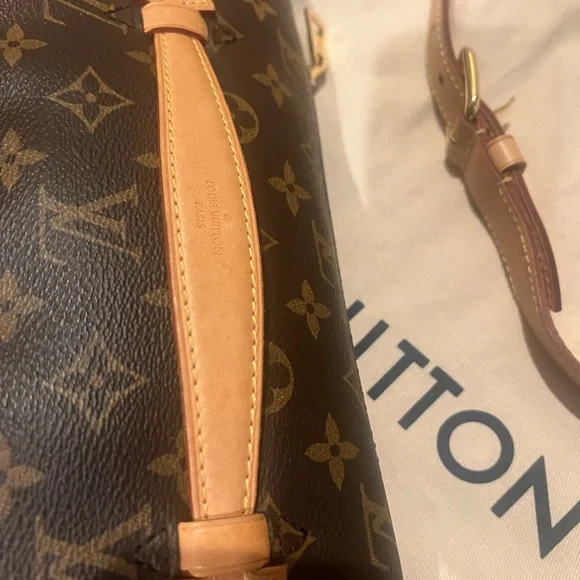 Louis Vuitton Bumbag authentic used great condition - Picture 7 of 16